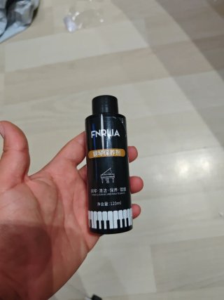 Detergente e lucidante per strumenti musicali