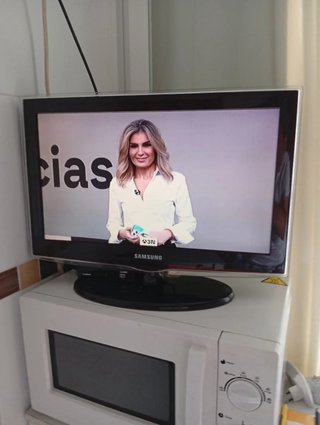 TV Samsung y decodifi decodificador Leeibox, ideal