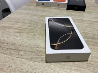 Caja iPhone 16 Pro Max