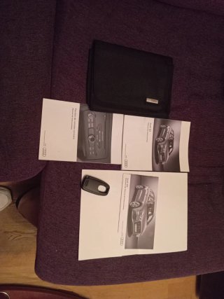 Manuales y Funda Audi Q3