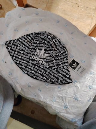 Sombrero Adidas