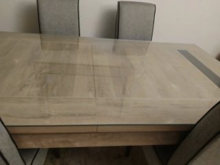 Mesa de Comedor con Cristal y 4 Sillas.En Córdoba.