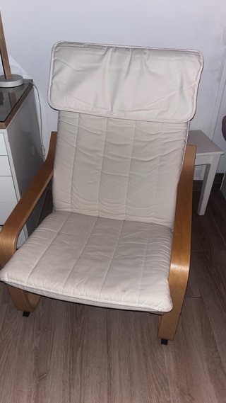 Butaca de madera y tela beige