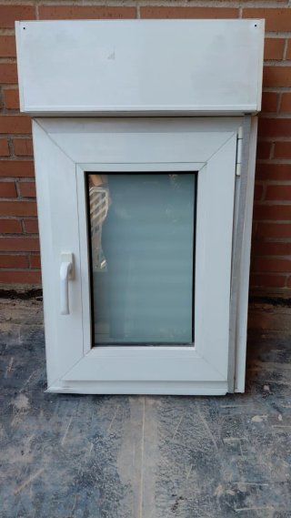 Ventana de PVC con cristal translúcido