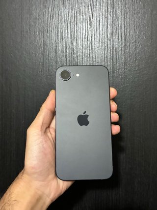 Apple iPhone 16e 100%