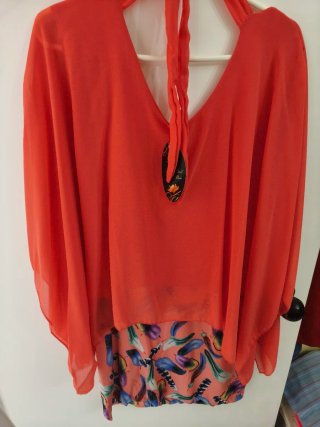 Vestido con capa superior