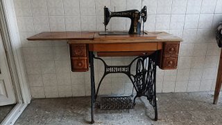 Máquina de coser Singer antigua