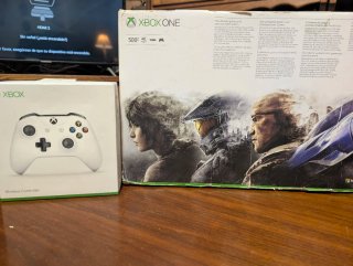 Xbox One S da 500 GB con controller