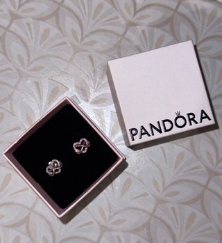 Pendientes Pandora Corazón Infinito