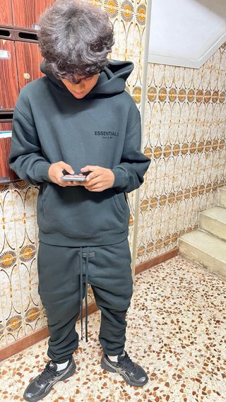 Conjunto Fear of God Essentials Negro