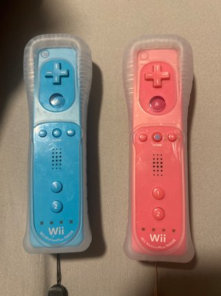 2 Mandos Wii Remote Plus (Azul y Rosa)