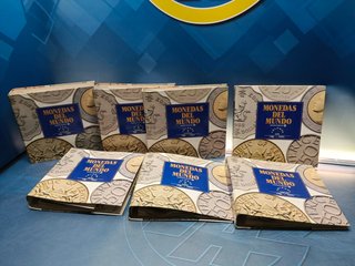 COLECCIÓN MONEDAS DEL MUNDO DE ORBIS-FABBRI, completa, 7 carpetas, 100 fascículos, todas las monedas y sellos