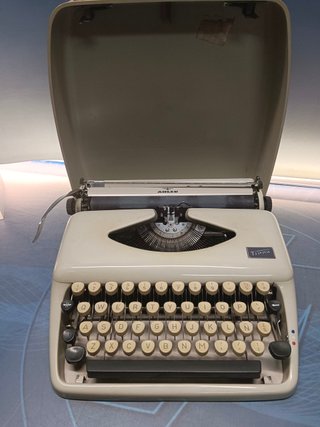 Máquina de escribir tippa adler, tippa 1