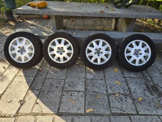 4 Llantas Volvo 15" con neumáticos nuevos