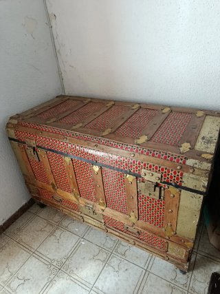 Baúl antiguo de madera