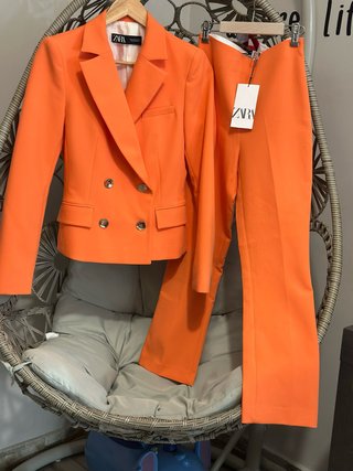 Traje Zara Naranja