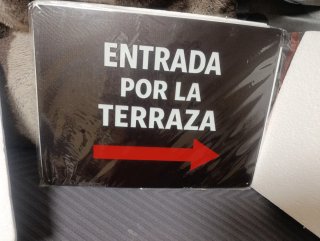 Cartello metallico ingresso dalla terrazza