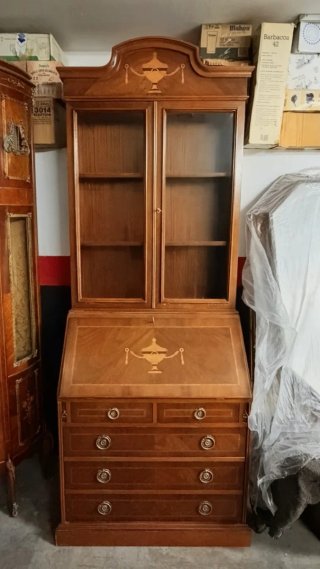 Mesa Escritorio Inglesa con Vitrina