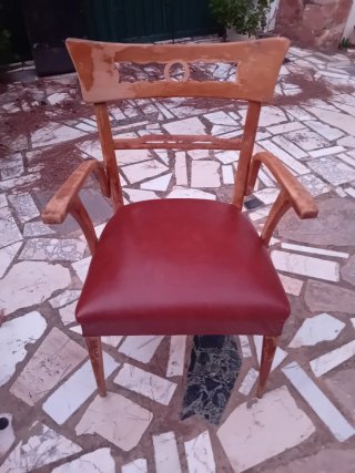 Sillón antiguo de madera