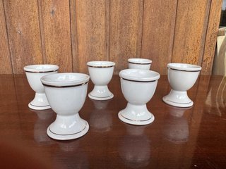 Juego de 5 Hueveras de Porcelana Vintage
