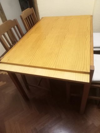 Mesa Extensible con Sillas