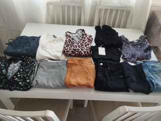 Lote de 10 capi di abbigliamento vari