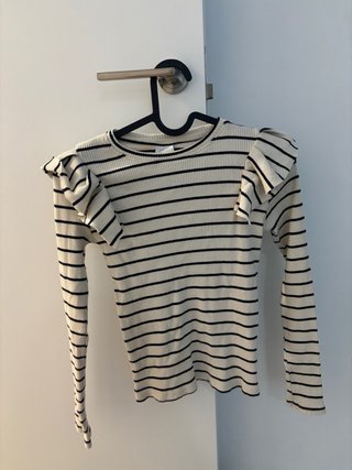 Camiseta de rayas con volantes