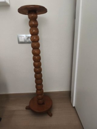 Rinconera de madera antigua