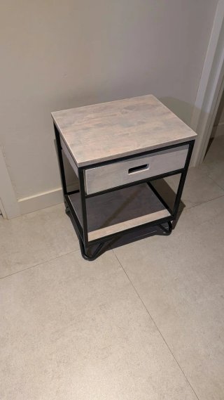 Mesita de noche estilo industrial.Precio unidad