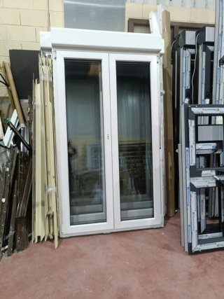 Puerta de PVC Blanca con Persiana