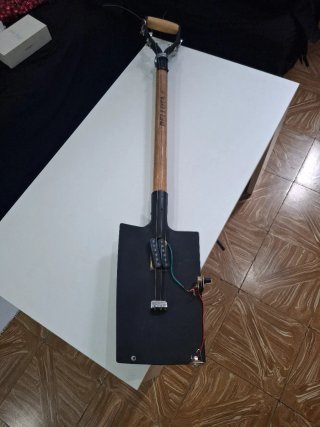 Guitarra Cigar Box con Pala Bellota