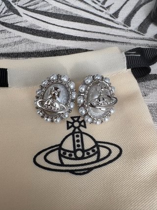 Orecchini Vivienne Westwood color argento
