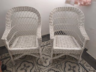 Sillas y sofá de Mimbre Blancas
