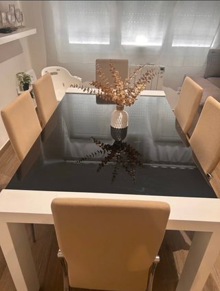 Mesa de Comedor Blanca con Cristal (sin sillas)