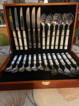 Estuche de cubiertos antiguos