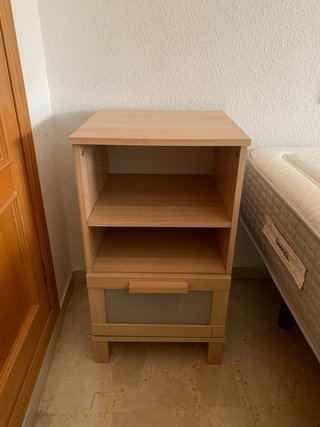 Mesita de noche IKEA de madera