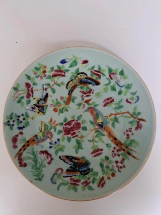 Plato de Porcelana Celadón. Tongzhi (1862-1874).
