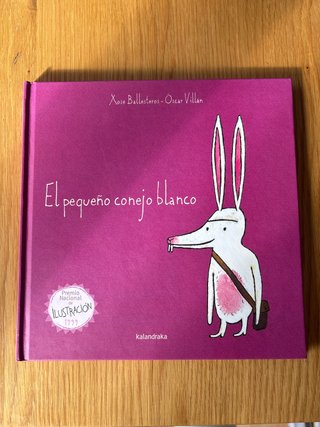 El pequeño conejo blanco