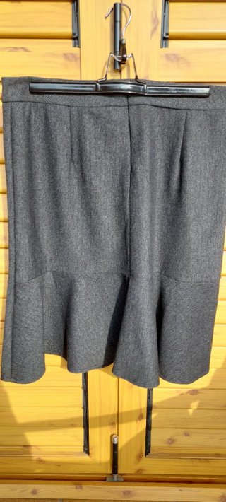 Falda Gris con Volante