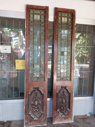 Par de Puertas Antiguas con Vidrieras