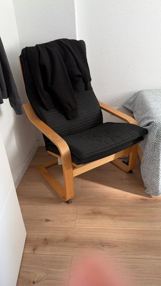 Sillón IKEA de madera y tela