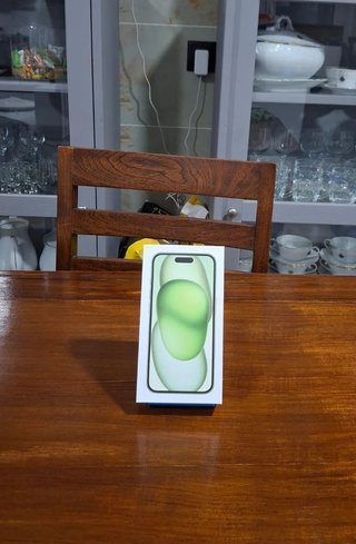 Caja iPhone 15 Verde