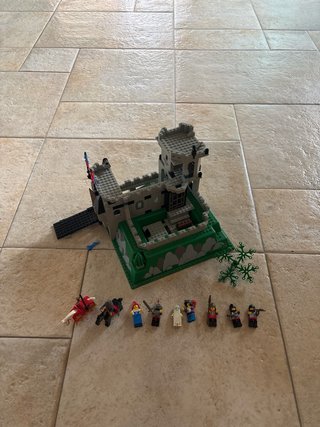 Castello LEGO con minifigure
