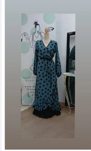 Traje de flamenca cruzado con lunares