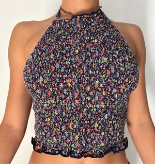 Top a fiori con scollo all'americana