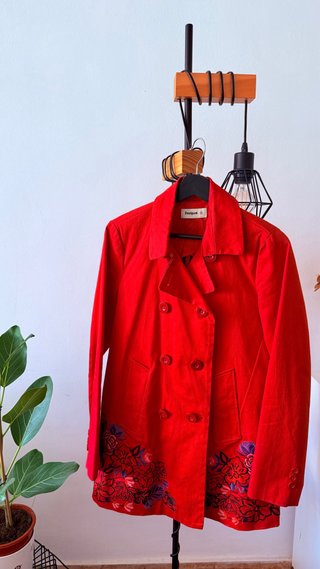 Chaqueta Roja Desigual con Bordados