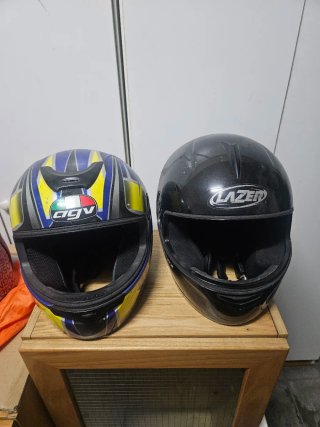 2 Cascos de Moto AGV y Lazer