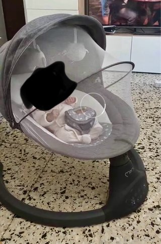 Mecedora de bebé con capota eléctrica y con pilas