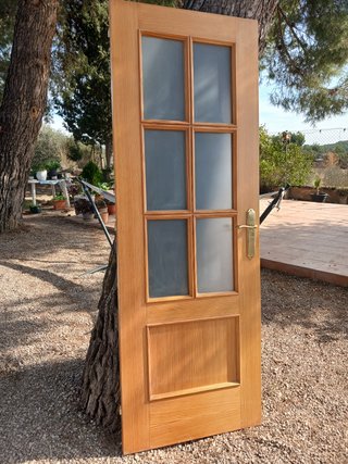 Puerta de Madera de Pino con Cristal