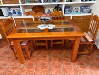 Mesa de Comedor con 4 Sillas de Madera
